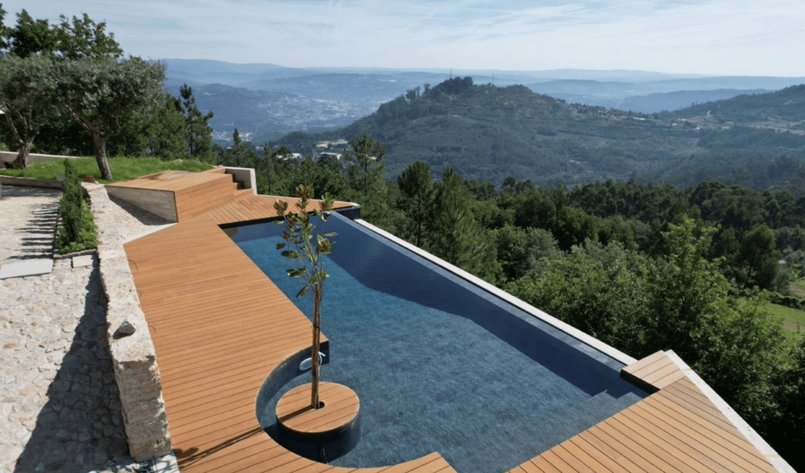 TERRAZA PORTUGAR CON MOSO